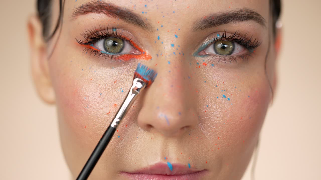 maquillaje creativo para pintar el rostro