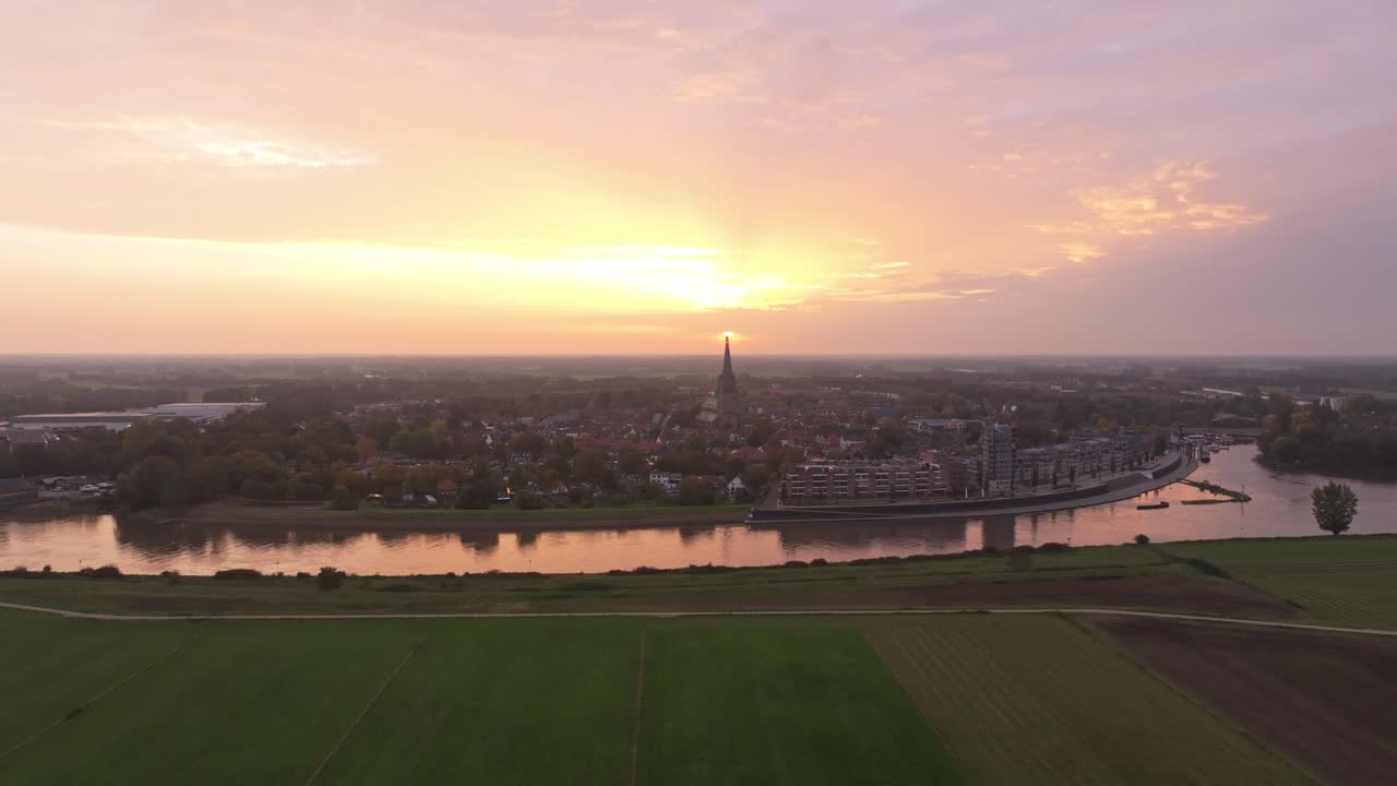 Splendida alba su Doesburg, Paesi Bassi – Filmato aereo realizzato con drone