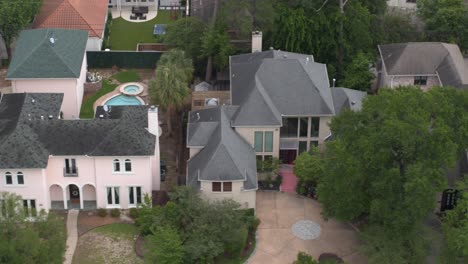 Birds-eye-view-of-affluent-homes-in-Houston,-Texas