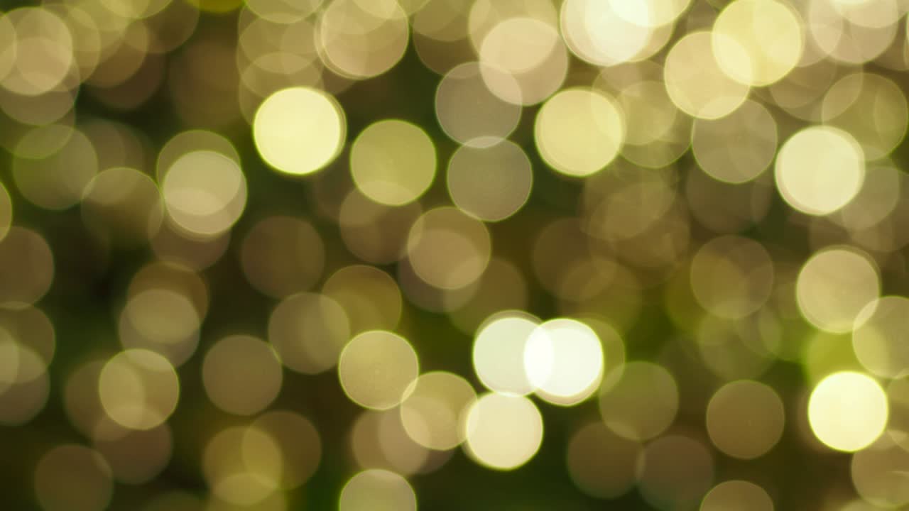 enfoque borroso de la luz en fondo negro de la lámpara en la noche en navidad antes del año nuevo 2018 tan hermosa fiesta romántica