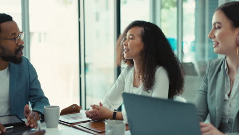 Meeting,-discussion-and-business-people-in-office