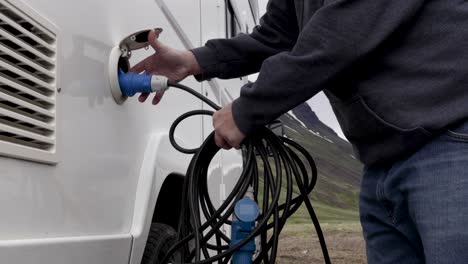 Unplugging-RV-with-mountain-in-background