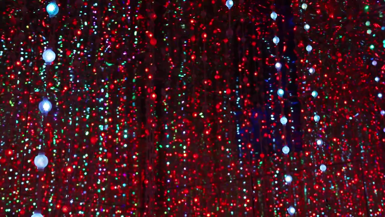 Mesmerizing infinite mirror room filled with hanging LED crystal lights changing