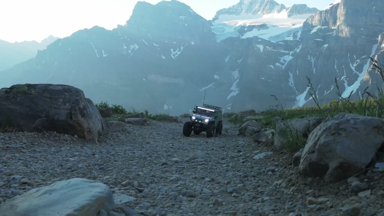 Front view of an Rc jeep with the mountains behind