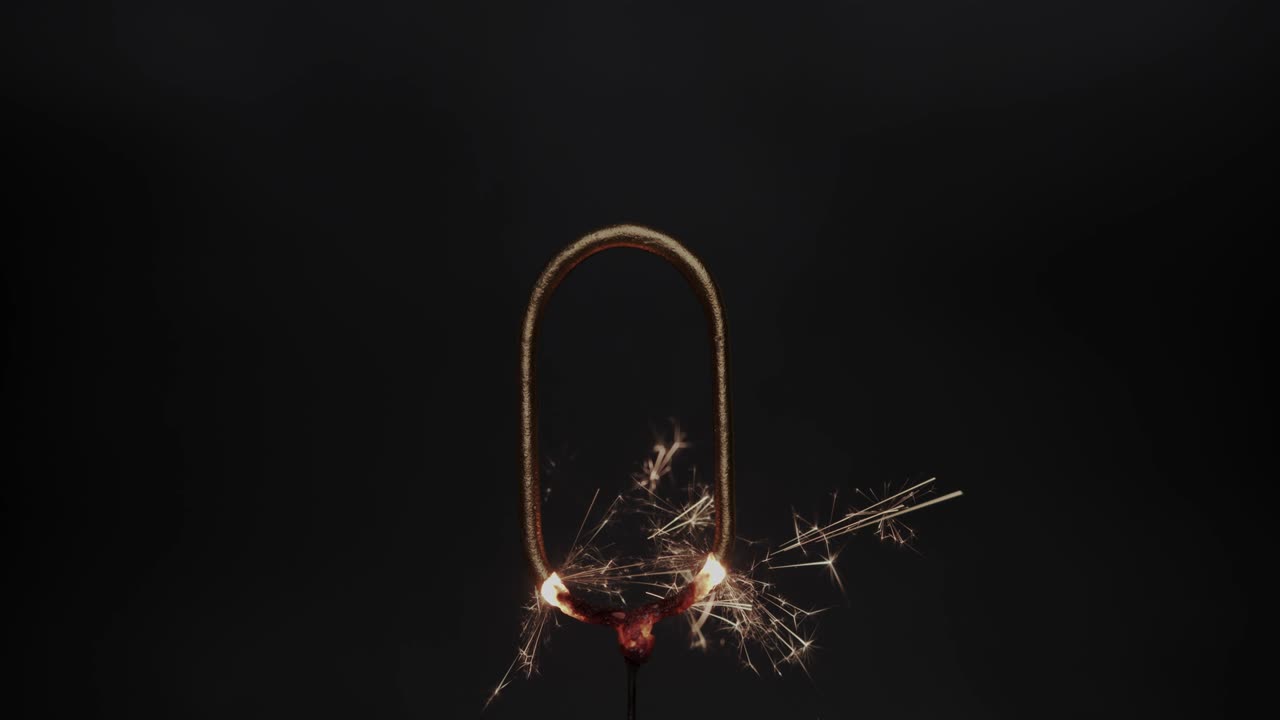 de cerca, chispas de fuegos artificiales en el número cero.