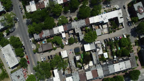 Vista-Aérea-Sobre-El-Pequeño-Suburbio-De-Borgoña,-En-Montreal:-De-Arriba-Hacia-Abajo,-Disparo-Con-Drones