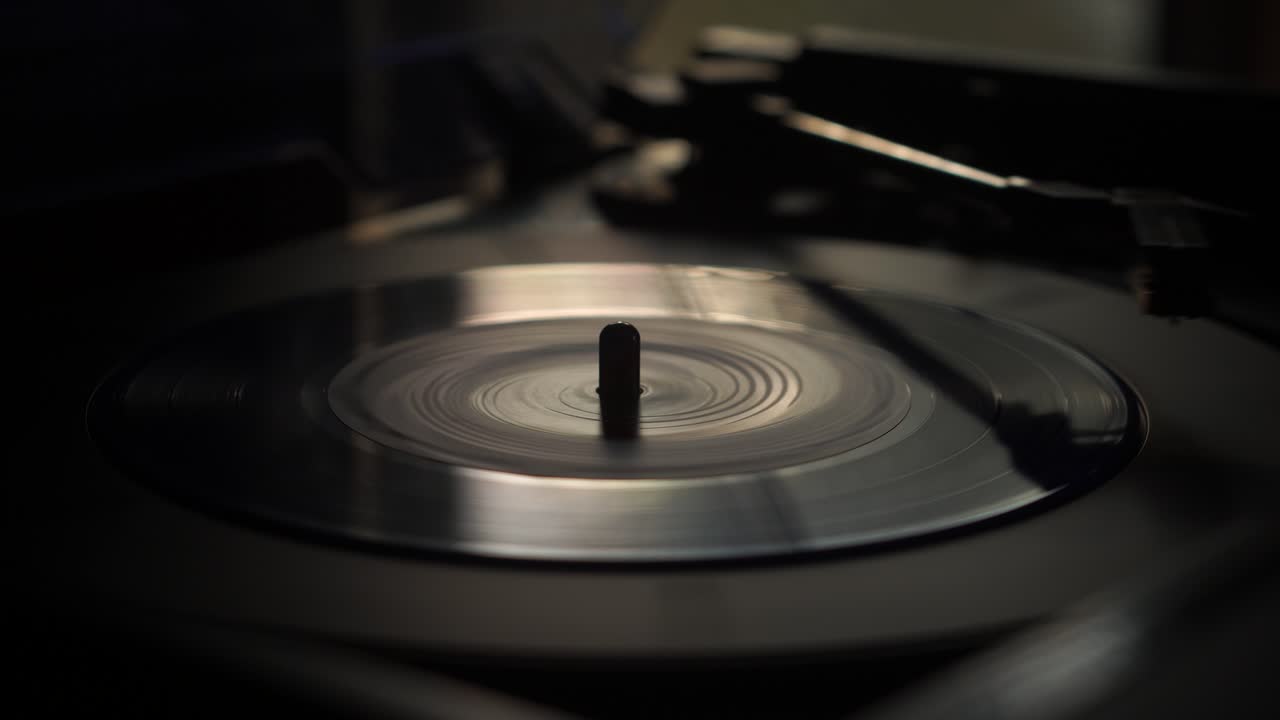 Vinyl Record, Finish and Automatic Stop of Playback and Turntable Spinning