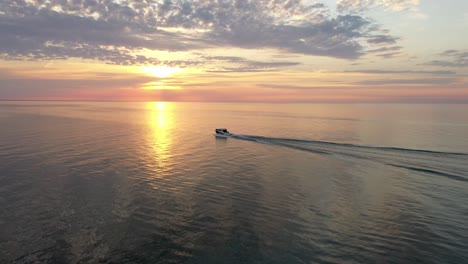 Barco-De-La-Isla-De-Presque-Al-Atardecer-4k