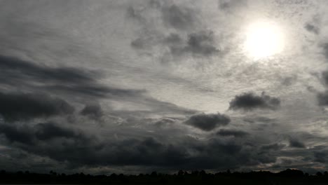 Estos-Dramáticos-Lapsos-De-Tiempo-Del-Cielo-Con-Videos-De-Sol-Son-Adecuados-Para-Proyectos-De-Uso-Múltiple,-Inserte-Su-Título,-Mensaje-O-Logotipo