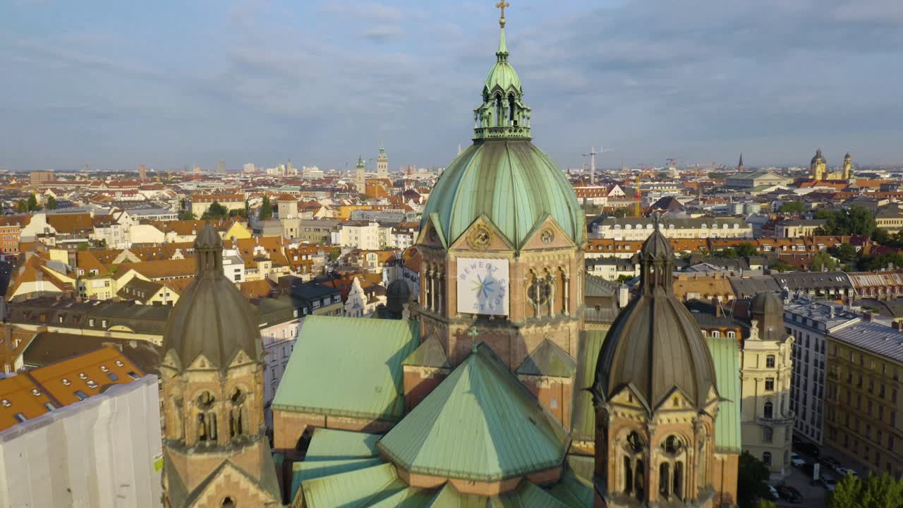 세인트의 공중 샷을 닫습니다