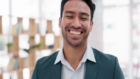 Lachen,-Gesicht-Und-Ein-Asiatischer-Mann-In-Einem-Büro