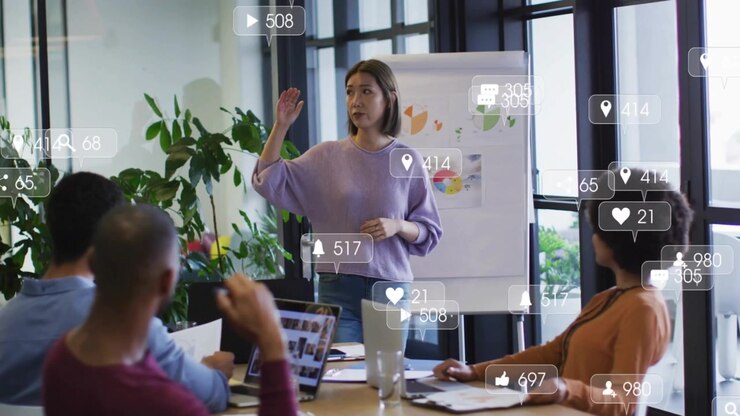 Presentatore che mostra un grafico, con icone "Mi piace" che si sovrappongono al team, a dimostrazione dell'engagement di marketing