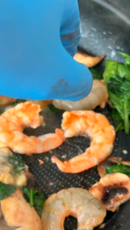 cooking shrimp with mushrooms and spinach