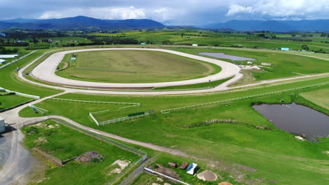 Paso-Elevado-De-Drones-Sobre-El-Hipódromo-De-Yarra-Glen