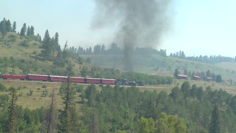 Un-Tren-De-Vapor-Viaja-Por-El-Campo-De-Colorado