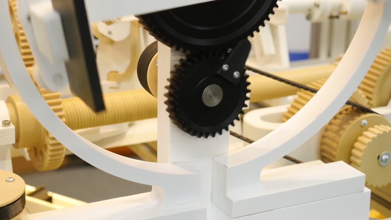 primo piano di ingranaggi e componenti meccanici