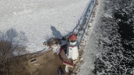 4k drone video of cheboygan, michigan lighthouse in winter