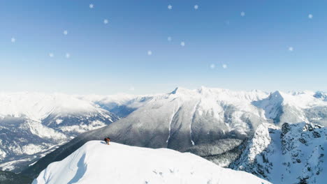 copos de nieve cayendo contra las montañas cubiertas de nieve