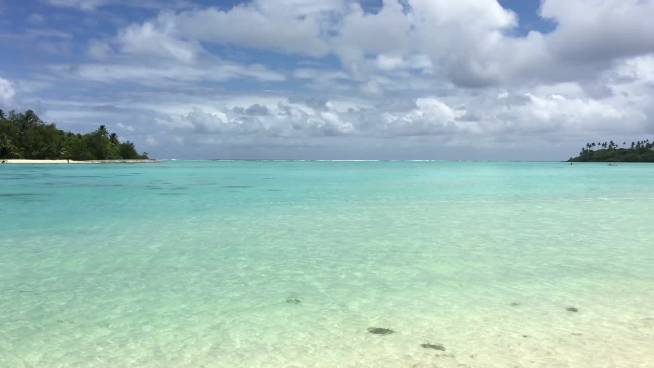 Landscape view of Muri Lagoon in Rarotonga, Cook Islands.