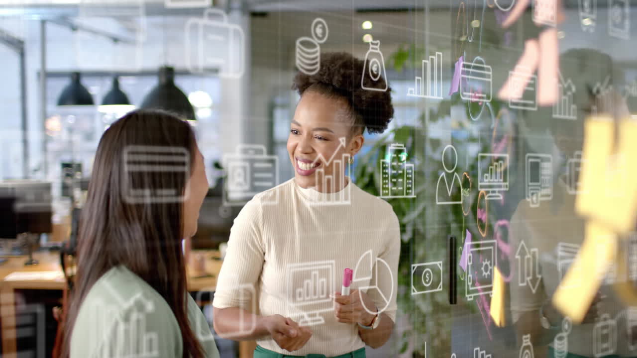 animação de moeda e processamento de dados sobre diversas mulheres empresárias no escritório