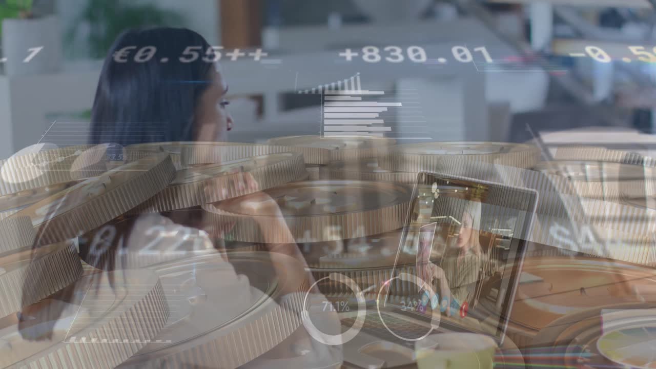 사무실에서 노트북으로 남성 동료와 비디오 통화를 하는 여성에 대한 금융 데이터 처리