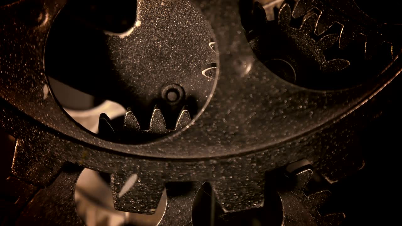 Abstraktní grunge: špinavá a rezavá hodinová soukolí. Průmyslový a obchodní koncept