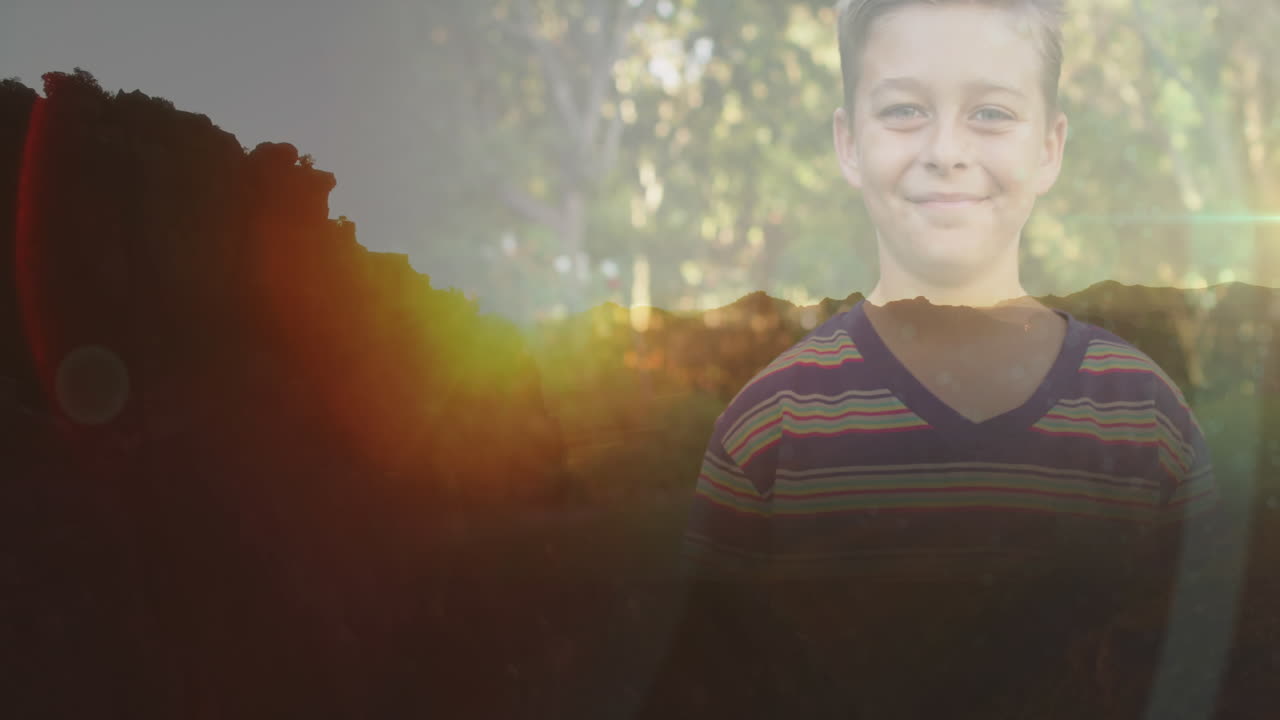 animación de un niño caucásico sonriendo en el parque sobre el paisaje