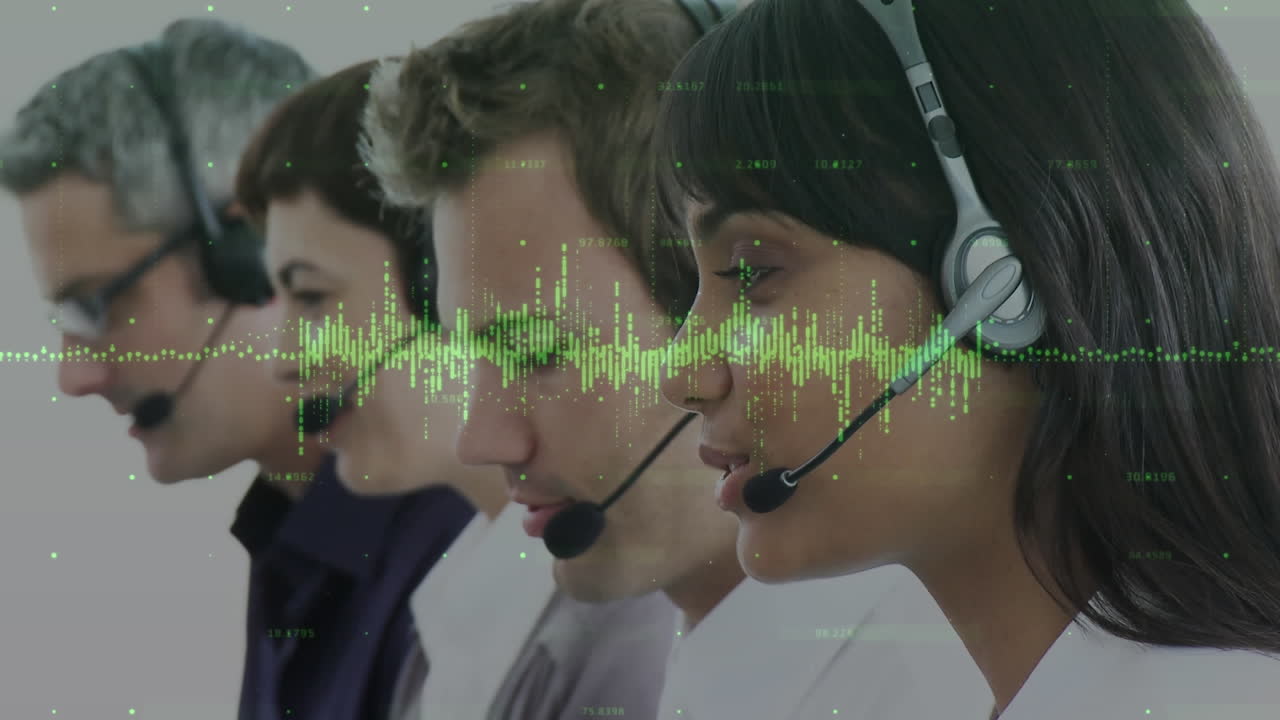 전화 헤드 ⁇ 을 사용하는 비즈니스 사람들에 대한 데이터 처리 애니메이션