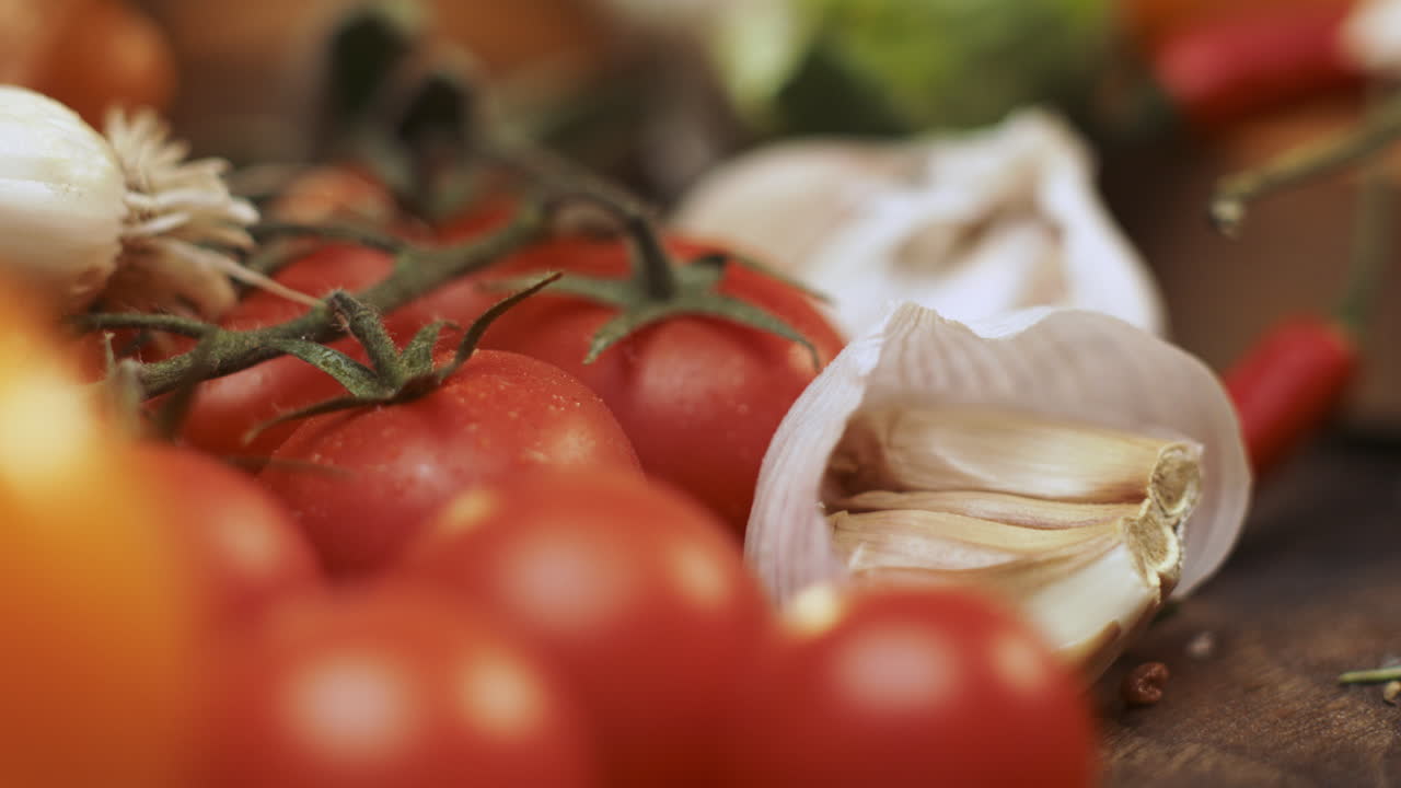 요리용 신선한 채소와 마늘