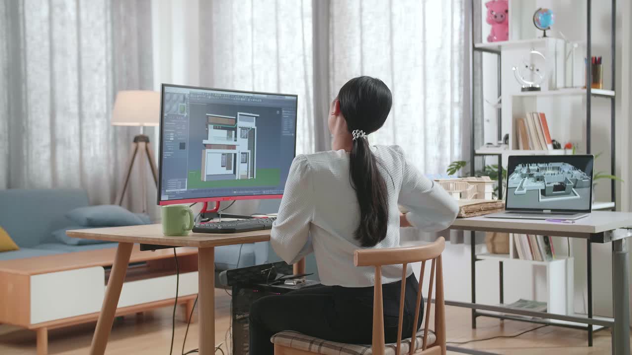 아시아 여성 엔지니어가 집을 디자인하는 동안 집에서 데스크에서 스트레칭합니다. 사이버 게임 집 디자인과 장식