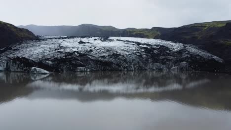 Volando-Sobre-Un-Lago-De-Hielo-Hacia-El-Glaciar-De-Mýrdalsjökull-En-Islandia