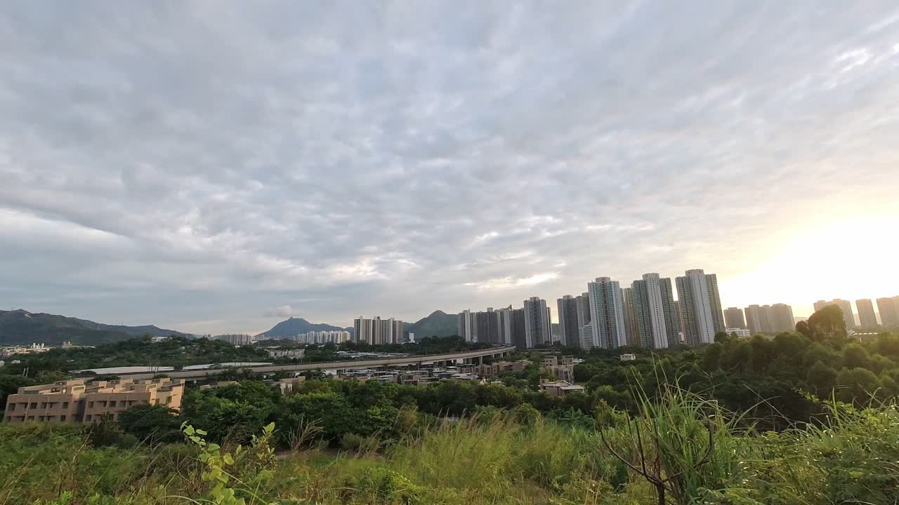 mtr 철도의 시간 경과와 도시, 홍콩 일몰의 생생한 구름