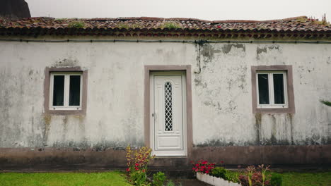 Static-shot-of-white-old-house-facade