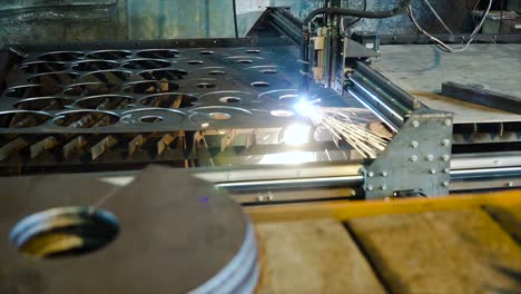 metal cutting process on cnc machine