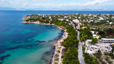 希腊萨罗尼克群岛 (saronic islands) 的美丽的蓝色埃吉纳岛 (aegina island) 的无人机景观