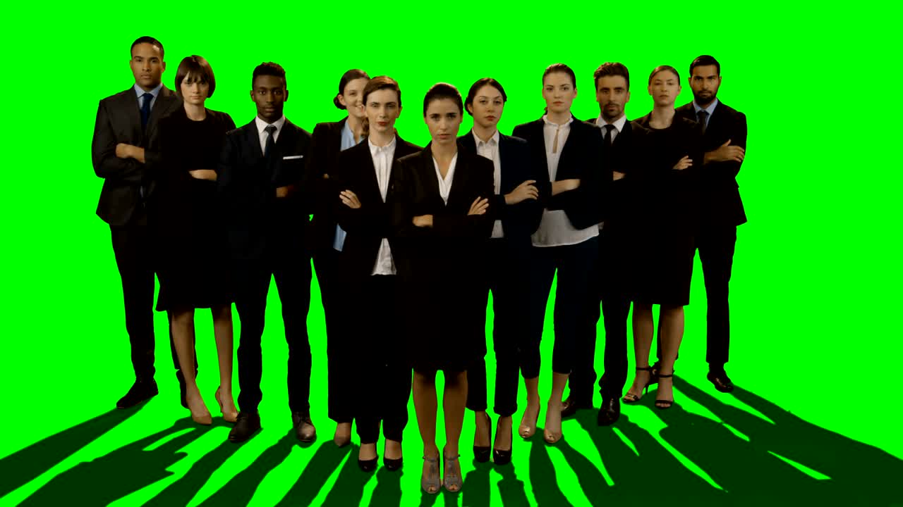 팔을  ⁇ 고 서 있는 사업가 들 의 팀