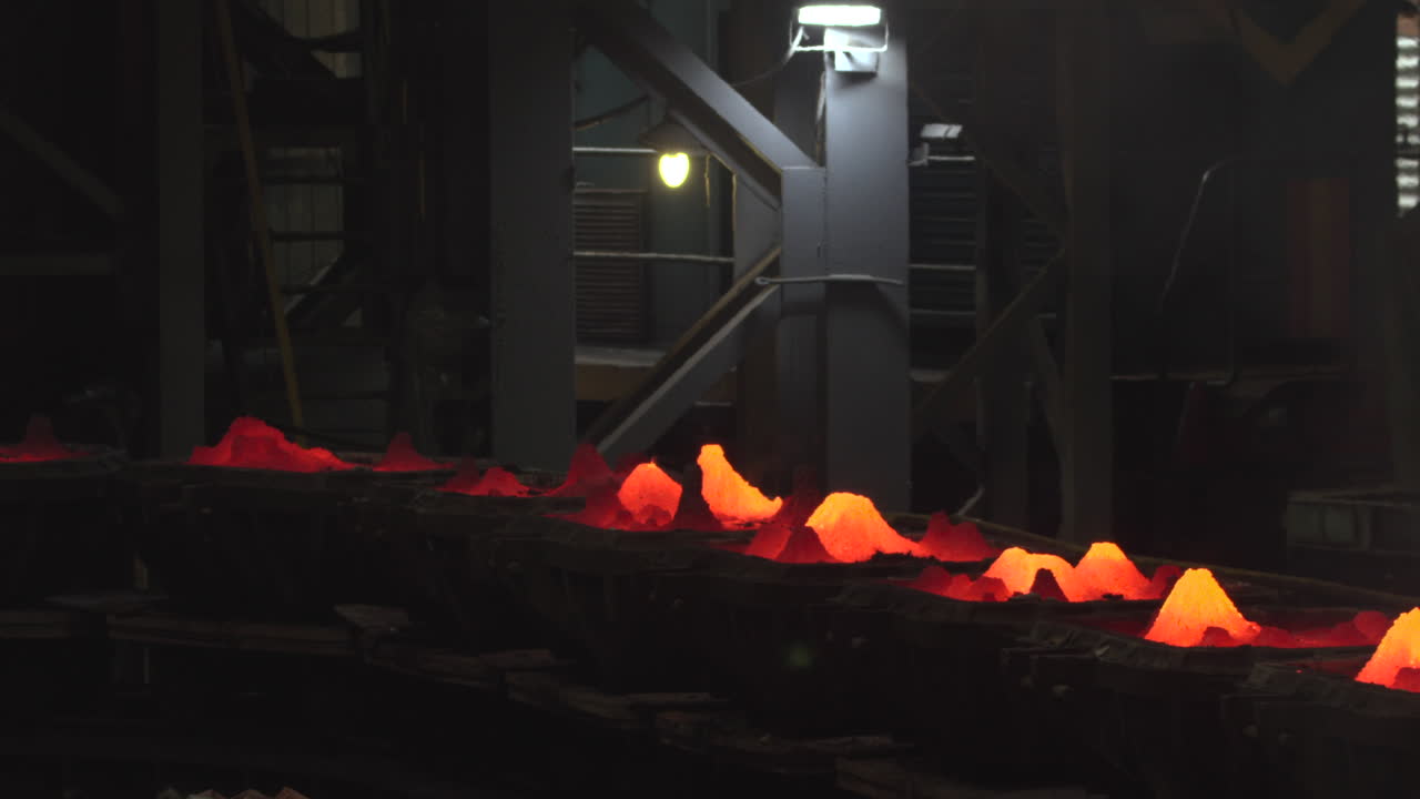 Glowing Molten Metal Cooling in Industrial Molds