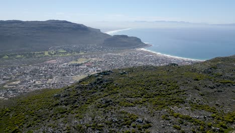 Vista-Aérea-De-Fish-Hoek-Desde-La-Montaña-Fish-Hoek