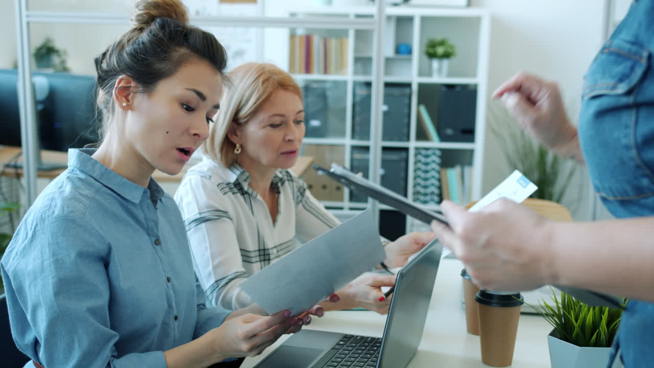 деловая встреча в процессе