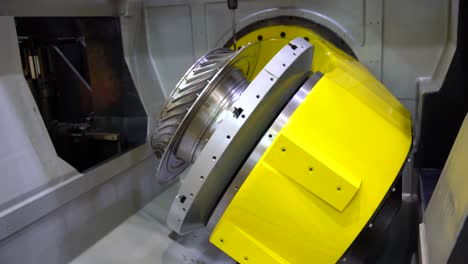 máquina de fresado cnc para el trabajo de metales.
