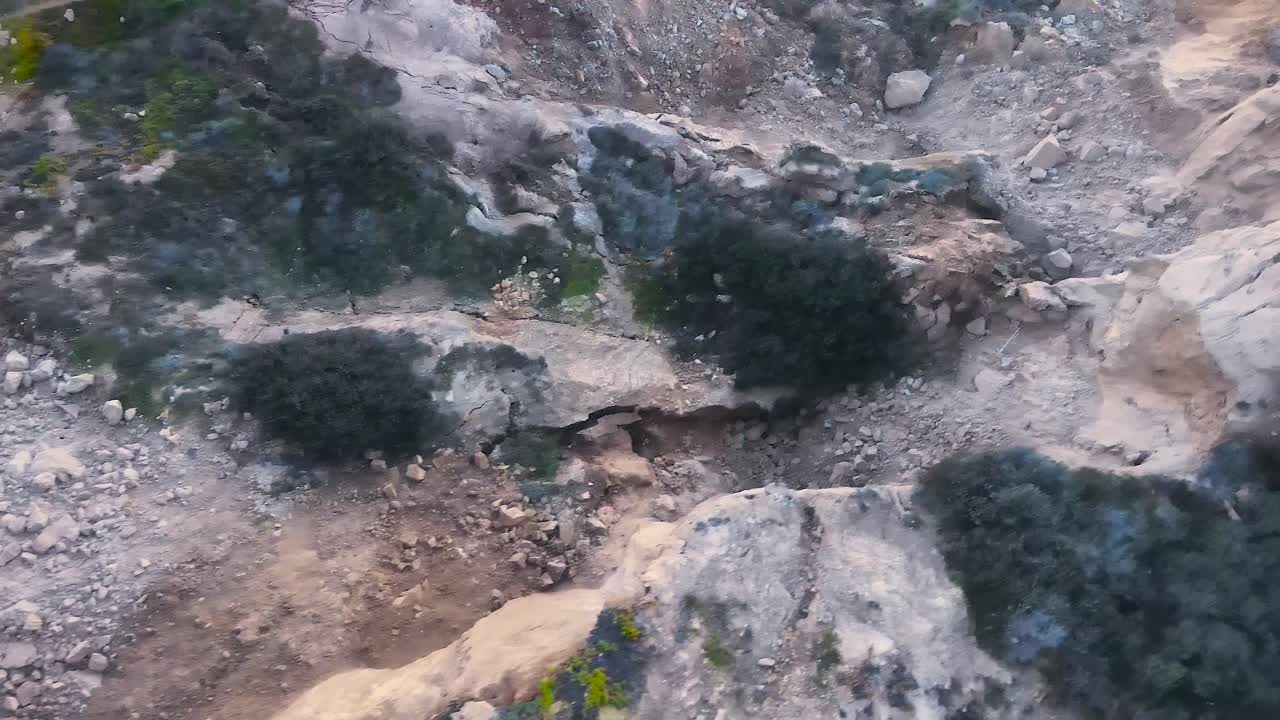 vista aérea de la falla del farol de la playa de los negros