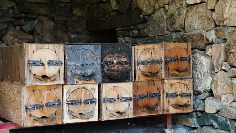 ruchers de miel apiculture dans la ferme de zaytuna dans la ville saoudienne d'al baha hejaz