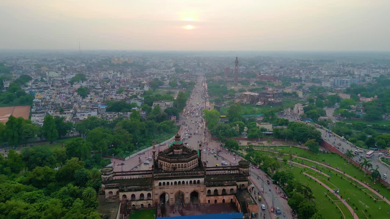 torre del reloj de husainabad y bada imambara india arquitectura vista desde un avión no tripulado