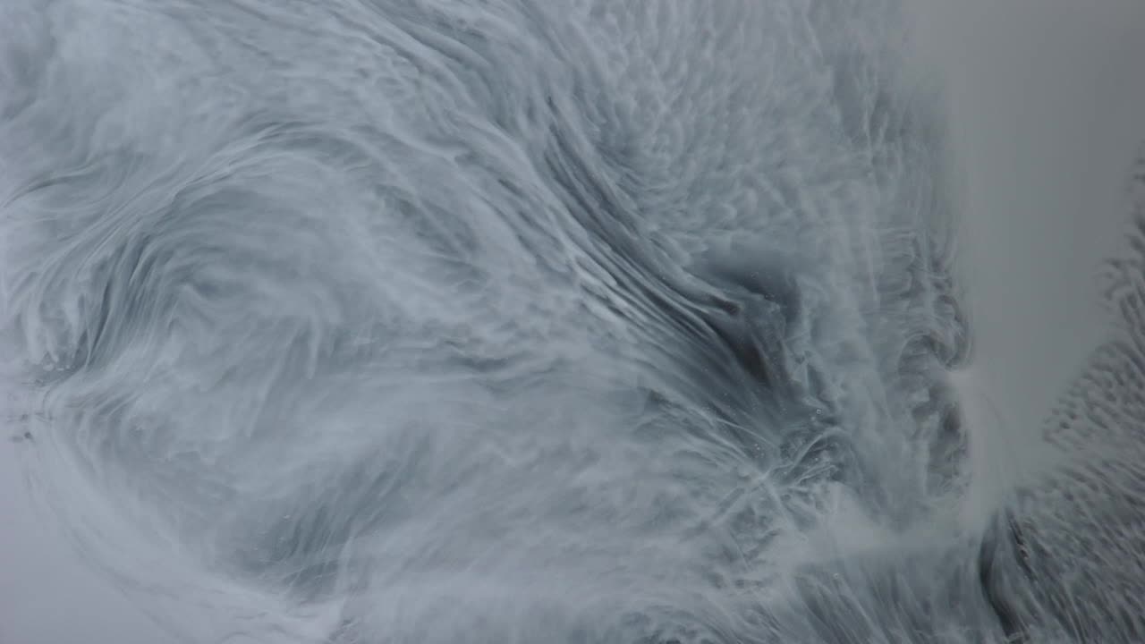 una dramatización de mis pensamientos; para obtener más información, busque "videoclip abstracto" entre comillas