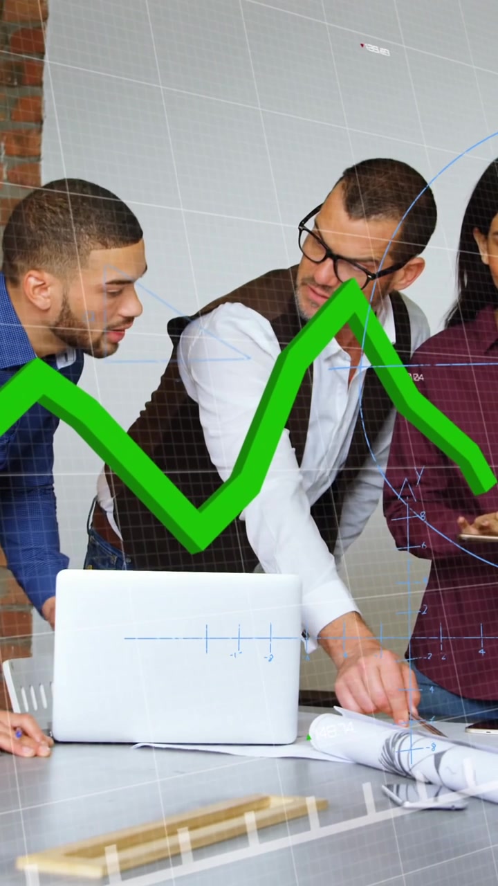 Animazione dell'elaborazione di dati finanziari su diverse persone che lavorano in ufficio