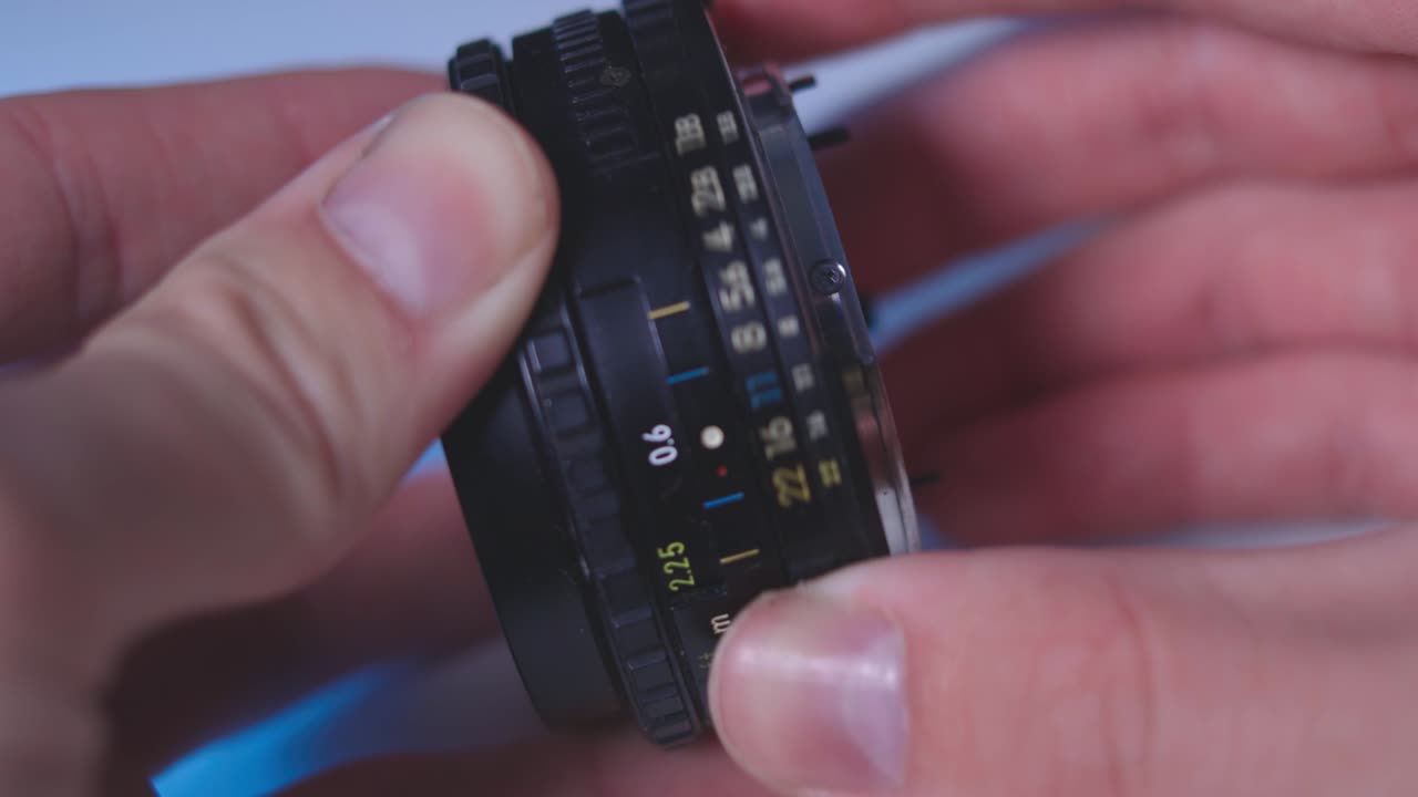 카메라 렌즈의 조리개 링 설정 - 클로즈업