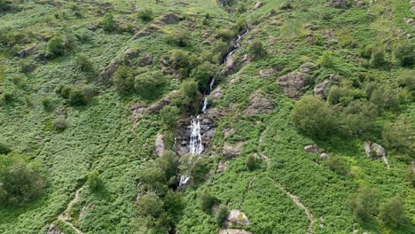 Imágenes-Aéreas-De-Drones-De-La-Empinada-Cascada-Taylor-Gill-Force-En-Prestadale,-Seathwaite-Y-Es-Una-De-Las-Cascadas-Más-Altas,-En-El-Parque-Nacional-Del-Distrito-De-Los-Lagos