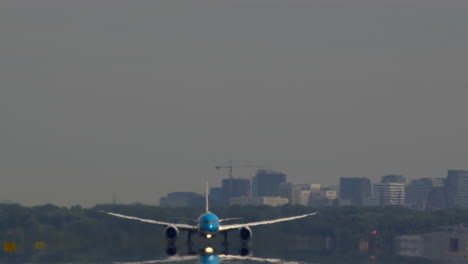 klm boeing 787 takeoff