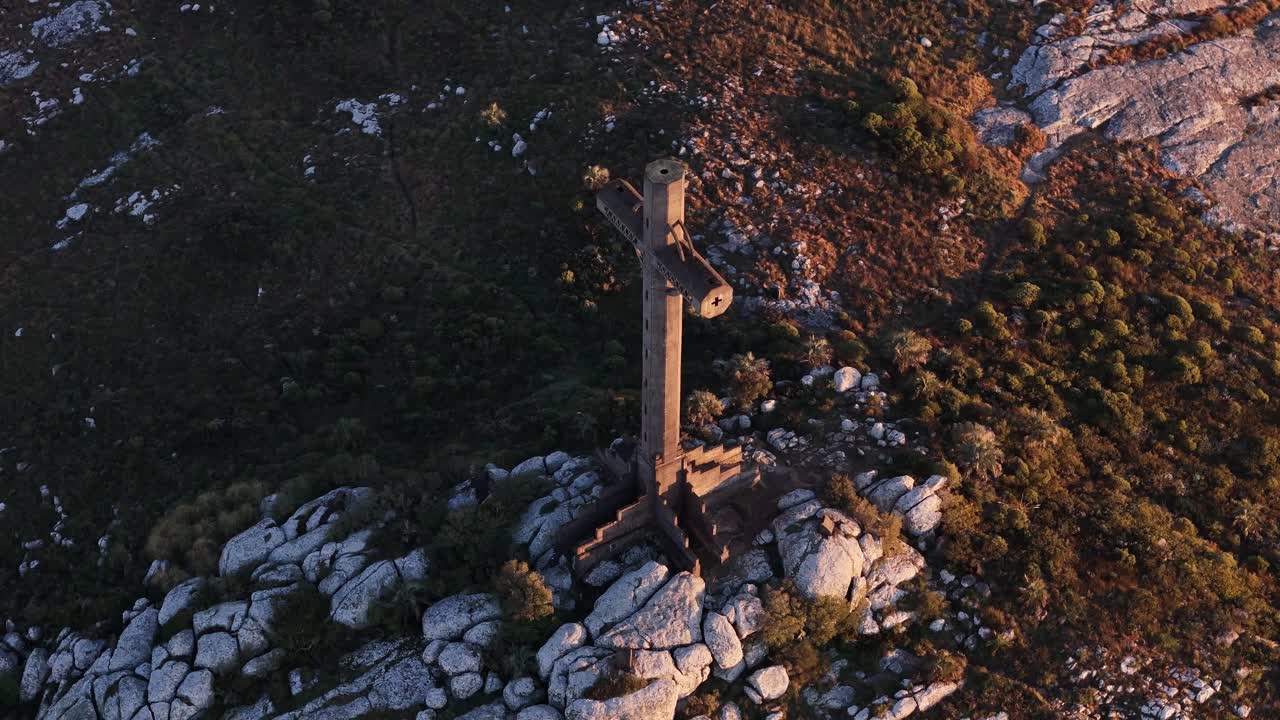 Aerial close-up of Pan de Azúcar hilltop focusing on the rocky peak and summit details. Clear skies with no clouds, showcasing the natural rugged terrain of Maldonado, Uruguay