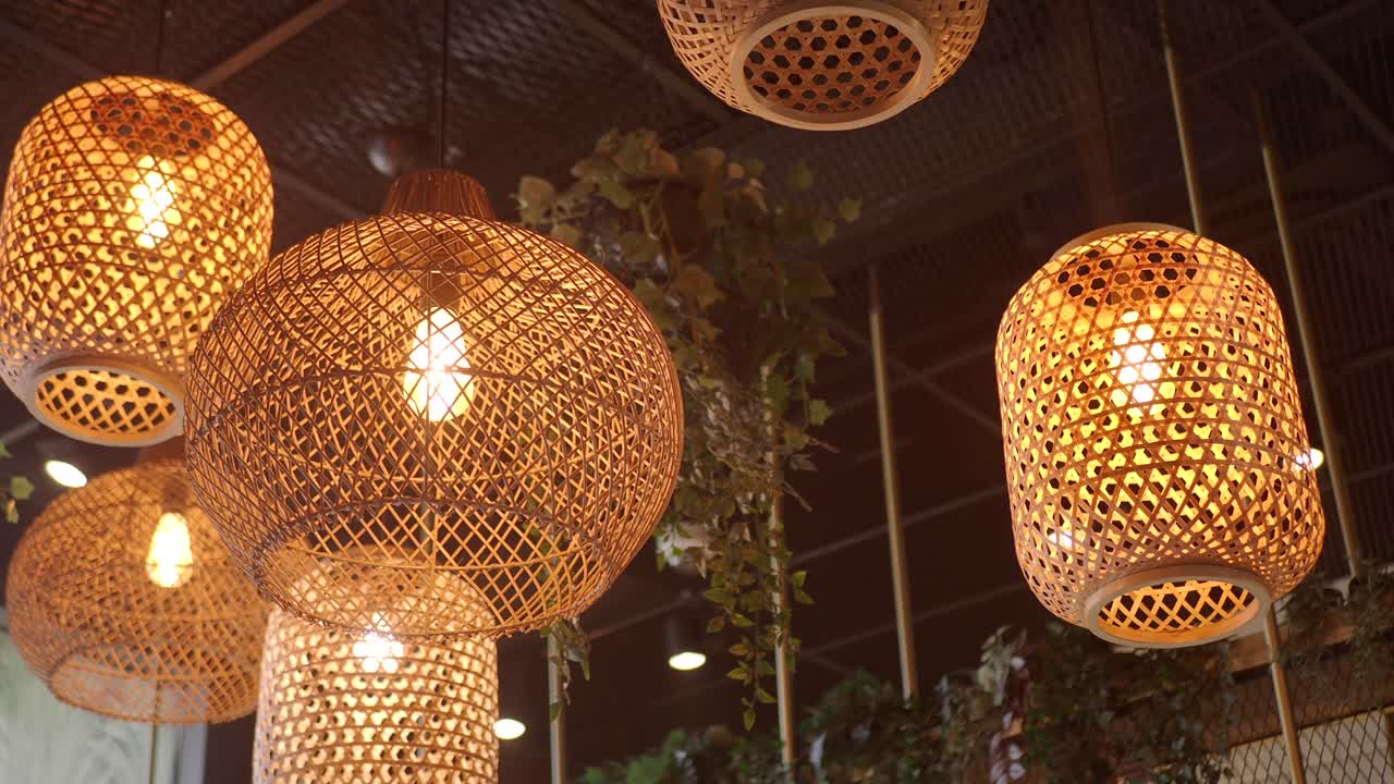 luces colgantes de bambú con estilo